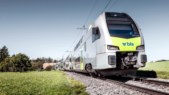 BLS train à deux étages Mutz RABe 515 de type « KISS » de l’entreprise Stadler Rail