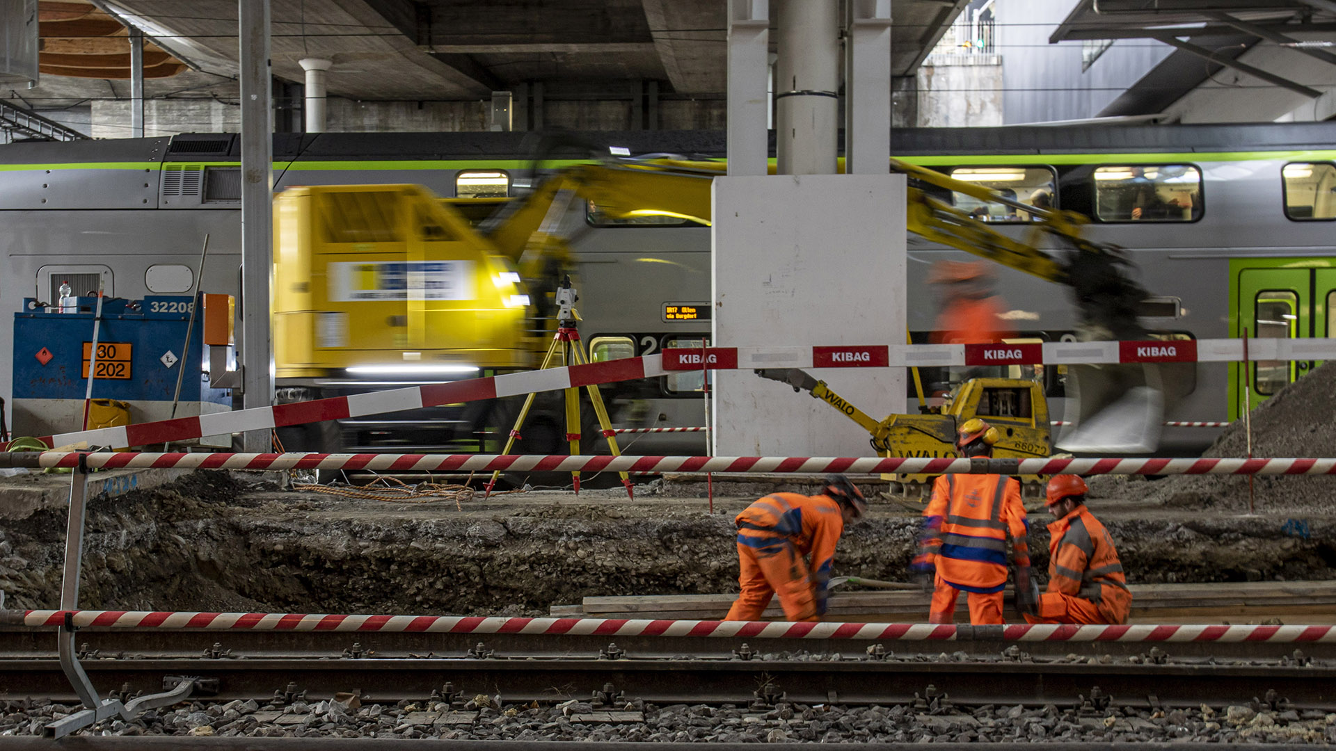 I muratori sono al lavoro per ampliare la stazione ferroviaria di Berna
