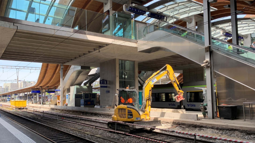 Lavori sono in corso alla stazione ferroviaria di Berna.